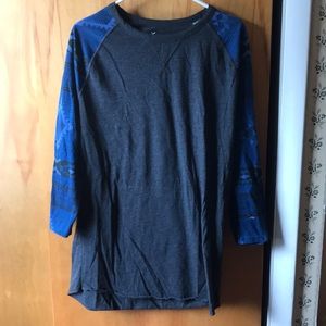 American Eagle Men’s Grey and Blue Shirt